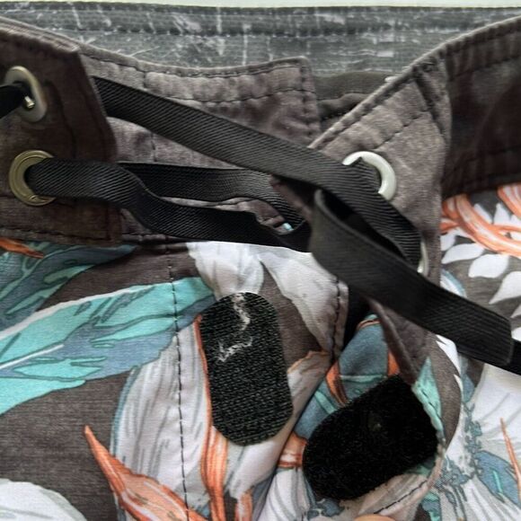 O’Neill Tropical Floral Boardshorts Mens M 32/9 - Picture 2 of 9